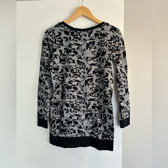 Revolution by Ricki’s Sweater - Picture 2 of 6